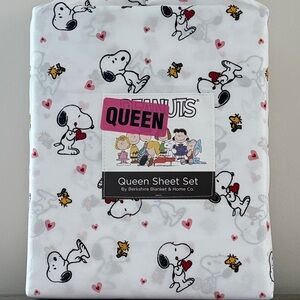 NWT Peanuts Snoopy Valentine Snoopy love hearts Queen Sheet white